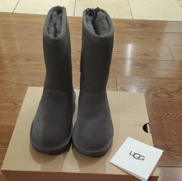 UGG - Picture 8 of 8